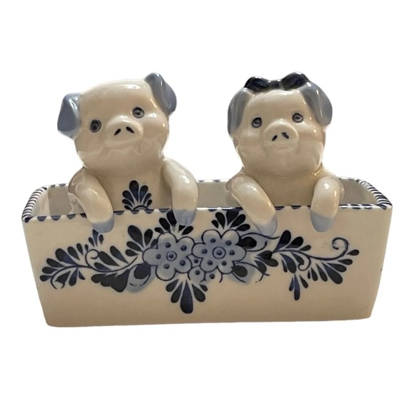 delft Other - Delft Blue Pigs Salt & Pepper Shakers & Holder Pig Figure Aruba Collectible Set